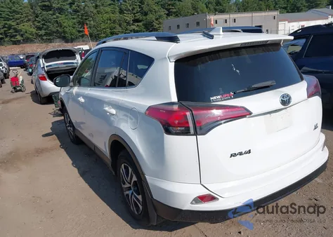 2017 Toyota Rav4 Le z USA, uszkodzony, nr VIN JTMBFREV9HJ155295